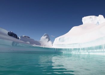 Científicos descubren montañas  bajo el hielo  en la Antártida
