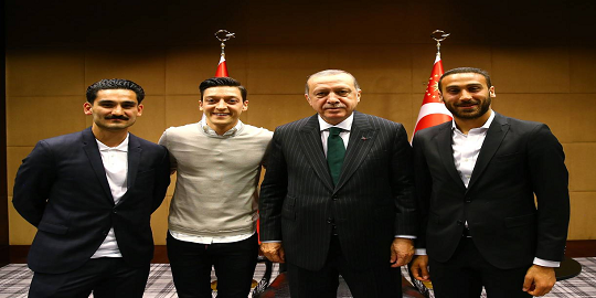 Ilkay Gundogan _ Mesut Ozil _ Everton's Cenk Tosun, Turkish president (getty)