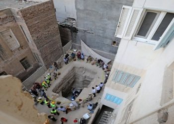 Enigmático sarcófago negro encontrado en Egipto