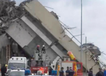 Un puente  que une Italia con Francia colapsó el martes en la ciudad de Génova