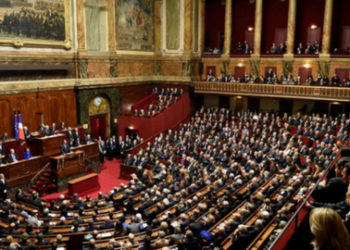 El Parlamento francés promulga un controvertido proyecto de ley de inmigración