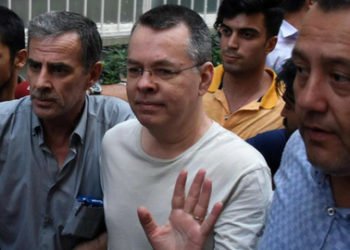 EEUU sancionó a funcionarios turcos, en intento de que se le entregue pastor acusado