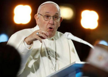 El Papa prometió poner fin al abuso de niños, dijo que el encubrimiento equivalía a excrementos humanos
