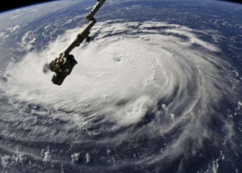 La costa estadounidense del Atlántico se prepara para lo que podría ser la tormenta más poderosa
