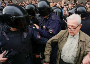 Policía rusa detuvo más de 800 personas que protestaban  aumentos a edad de jubilación