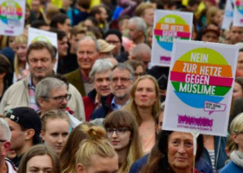 Dieciocho personas resultaron heridas en Alemania,  cuando la extrema derecha antimigrantes celebró mítines