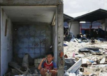 Cifra de muertos en el desastre del terremoto del tsunami de Indonesia se elevó a casi 1.400