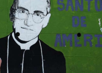 Feligreses celebran inminente canonización del clérigo salvadoreño asesinado, Oscar Romero