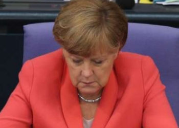 Angela Merkel dijo a su partido el lunes que tiene la intención de dimitir como su líder