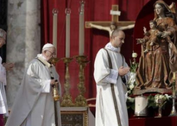 El Papa Francisco canonizó este domingo al papa  Pablo VI y al mártir arzobispo Oscar Romero