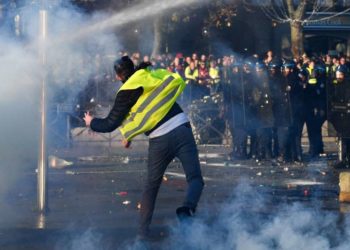 Más de 400 personas resultaron heridas  en un día y una noche de protestas en Francia