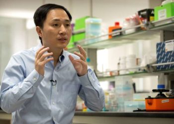 Científico chino en el centro de una controversia sobre primeros niños modificados