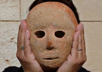 Los arqueólogos de Israel revelaron una máscara de 9,000 años