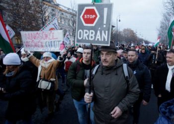 Una ola de protestas antigubernamentales en Hungría afectó emisora ​​pública del país el lunes