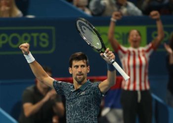 Novak Djokovic ganó otra batalla agotadora en Doha el jueves para continuar su inicio invicto del año
