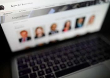 Datos privados robados de políticos alemanes, se han publicado en línea, dijo el gobierno el viernes