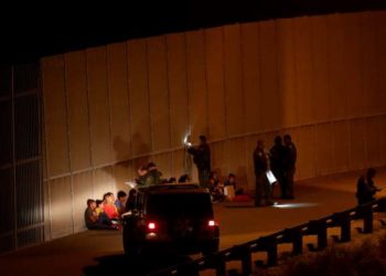 La policía federal tomó medidas para cerrar un refugio para migrantes en la ciudad mexicana de Tijuana el viernes