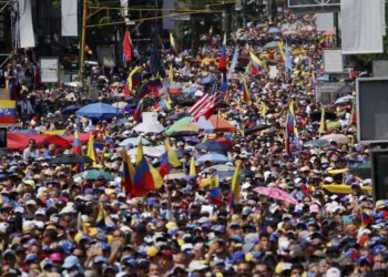 Potencias mundiales toman partido en lucha entre rivales para liderar Venezuela