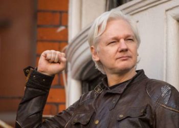 Funcionario ecuatoriano dijo que no se tomó ninguna decisión para expulsar a Julian Assange de la embajada en Londres