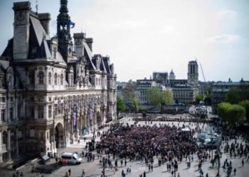 Los católicos de toda Francia y el mundo homenajearon a los bomberos que salvaron la catedral de Notre Dame