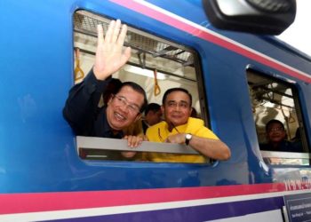 Un tren que reconecta Camboya y Tailandia fue inaugurado oficialmente el lunes