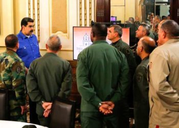 El presidente Nicolás Maduro pidió el jueves a las fuerzas armadas que se opongan a “cualquier golpista”