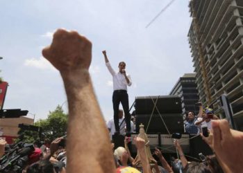 El líder de la oposición venezolana, Juan Guaidó, espera que los empleados públicos realicen huelgas el jueves