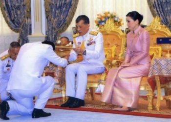 El rey de Tailandia, Maha Vajiralongkorn, fue coronado oficialmente como monarca divino el sábado
