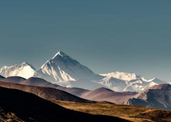Científico advierte sobre contaminación en el monte Everest