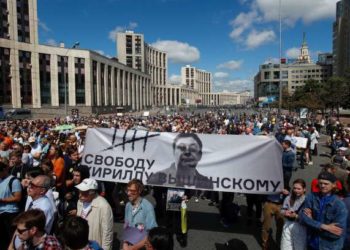 Cientos de manifestantes se reunieron en Moscú el domingo por caso de periodista