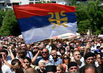 Miles de personas acusan al gobierno de Montenegro robo proyecto de propiedad