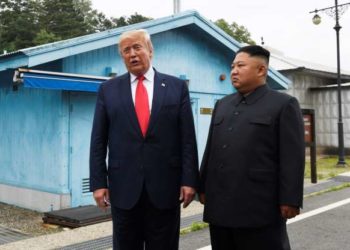 Donald Trump,  se convirtió el domingo en el primer líder estadounidense en turno, en ingresar a Corea del Norte