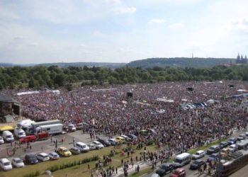 Miles de checos se reunieron  en Praga, exigiendo la dimisión del Primer Ministro Andrej Babis