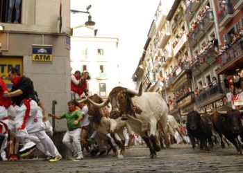 El segundo día de toros en el festival de San Fermín dejó cinco personas heridas