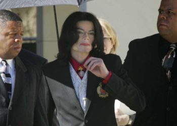 Fanáticos de Michael Jackson están demandando a dos de las presuntas víctimas de abuso