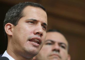 Legislatura progubernamental de Venezuela celebra sesión, podría disolver congreso