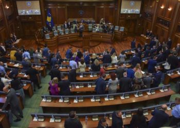 El parlamento de Kosovo se disolvió el jueves, abriendo el camino para elecciones  anticipadas