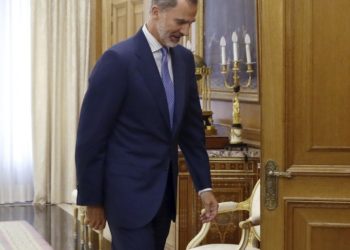 Rey de España busca candidato para formar gobierno y evitar nuevas elecciones