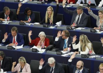 Los legisladores del Parlamento Europeo votaron el miércoles a favor de otro retraso del Brexit