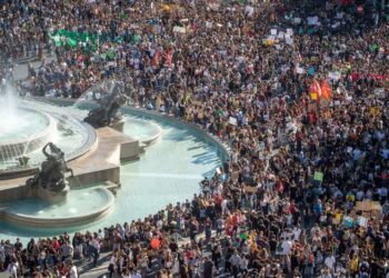 Cientos de miles de jóvenes se manifestaron el viernes contra catástrofe climática