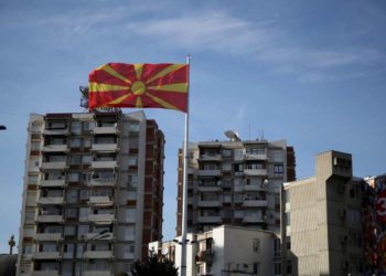 Cientos de médicos y enfermeras de Macedonia se han reunido en la capital para exigir una mayor seguridad