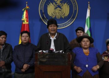 Evo Morales, empujado por el ejército y  protestas, renunció después de casi 14 años en el poder