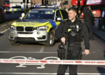 La policía de Londres disparó a sospechoso luego de”terroristas” apuñalamientos