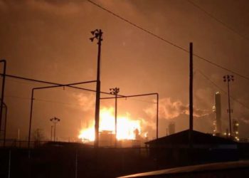 Una explosión sacude una planta química en Texas la madrugada del miércoles