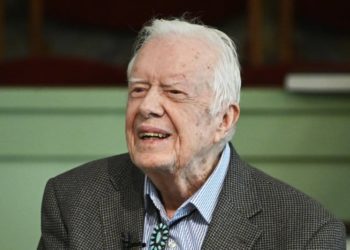 El ex presidente Jimmy Carter fue ingresado en un hospital el lunes para una cirugía