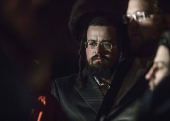 Un hombre apuñaló  a cinco personas cuando se reunieron en la ciudad de Nueva York para celebrar Hanukkah