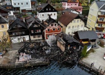 Incendio en la ciudad turística austriaca de Hallstat