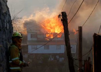 Incendios forrestales en la ciudad chilena de Valparaíso dejan a 700 personas sin hogar