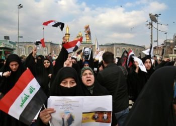 Miles de personas en Bagdad lloran al general iraní asesinado por Estados Unidos
