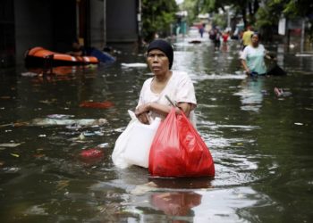 Las lluvias torrenciales han dejado al menos 53 personas muertas en  Indonesia